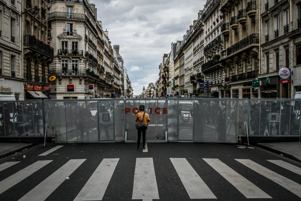 Blocage from Police officers: Clear division between the police and the population, Paris. ©Edouard Richard